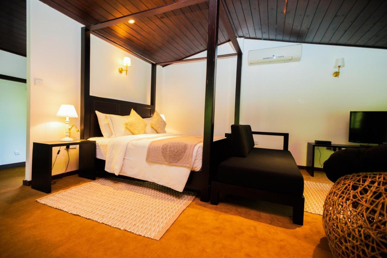 Villa Le Maas Tota Koslanda Luaran gambar